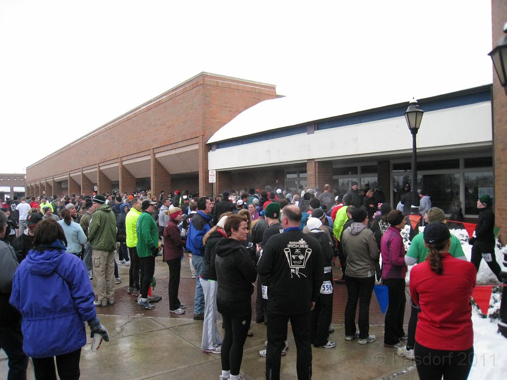 Super 5k 2011 023.jpg - ... and guess what this line is for! (Hint: It is not hot dogs or beer!)